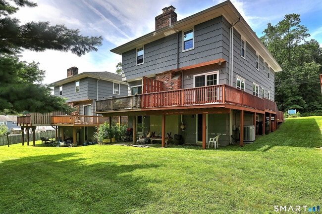 82 Sunrise Ave