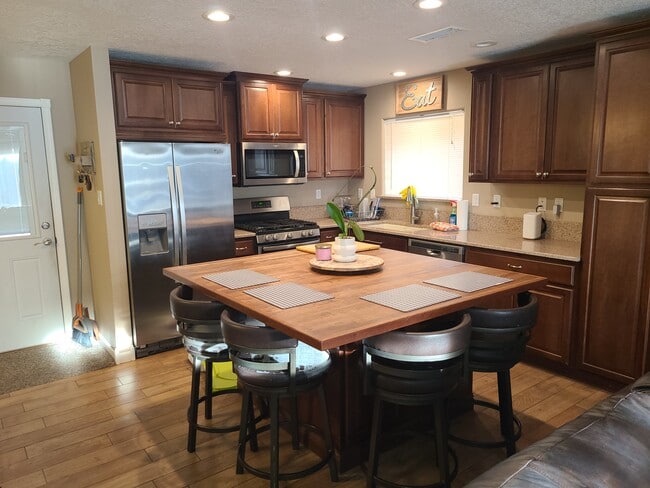 Building Photo - 8704 Rough Rider Rd NE