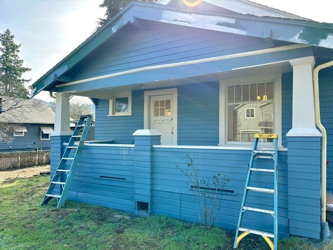 Building Photo - Charming Home in the Conveniently Located Southgate Neighborhood, Character-Rich Trims and Fully ...