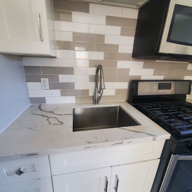 Photo - 4569 Catalpa St