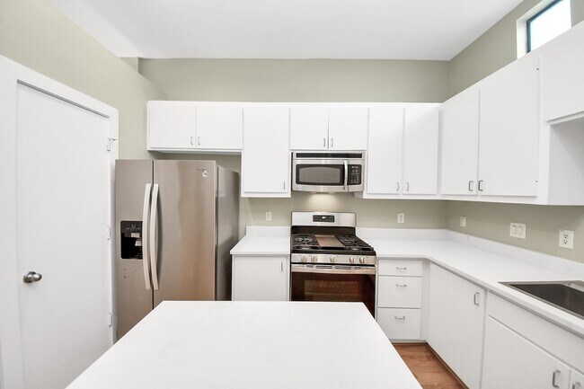Photo - 8715 Meadowcroft Dr Unit 404