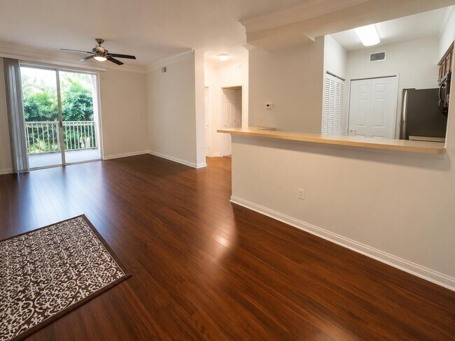 Photo - 2210 Myrtlewood Cir E