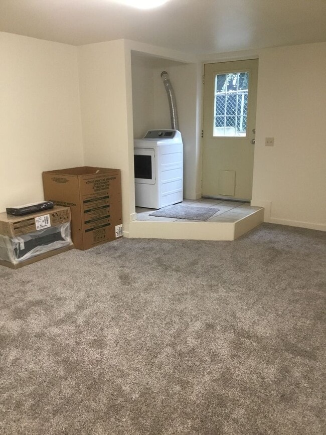 Photo - 1029000 Unit B