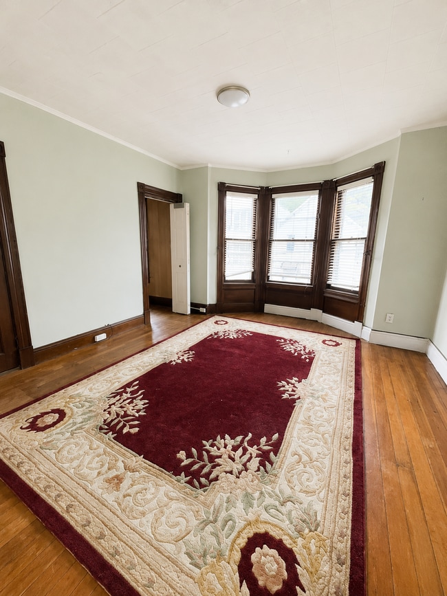 Photo - 31 Sheridan Ave Unit 31 Sheridan Ave #2