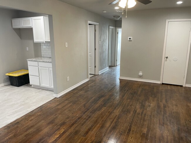 Photo - 613 S Andrews Ave