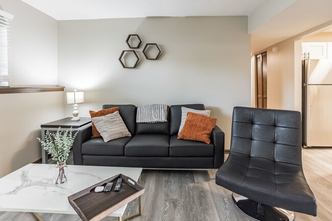 301_N_Salisbury_St_West_Lafayette_IN_47906_USA-Living_room-203A8696