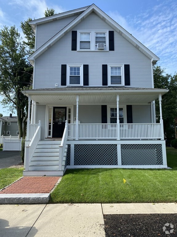 Building Photo - 239 Robbins St Unit 3 Rental
