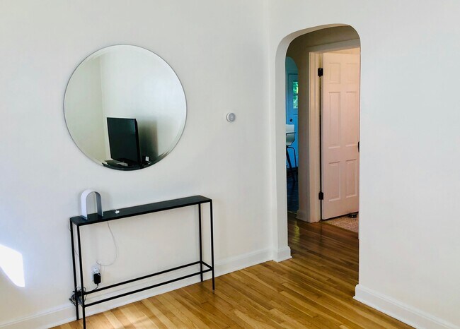 Photo - 1822 Vahlen St