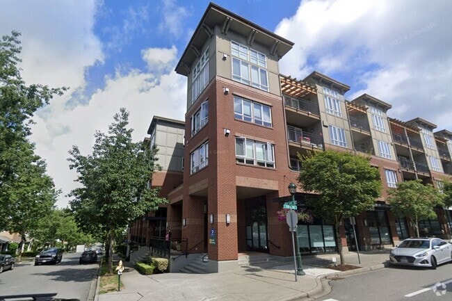 Building Photo - Bright Top-Floor Condo in the Heart of the...