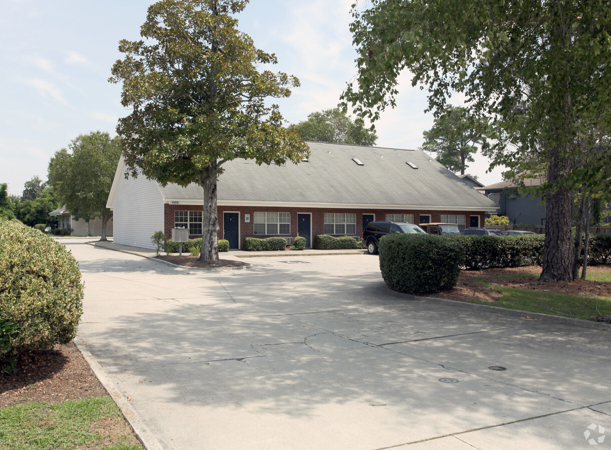 Photo - Spirea Court Apartments