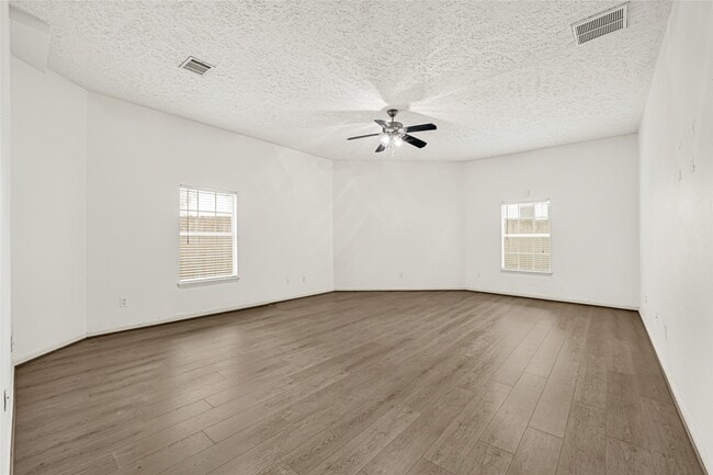 Building Photo - 10535 Emnora Ln