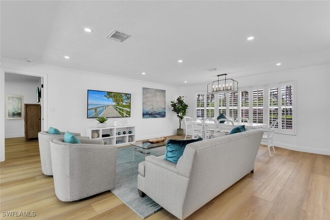 Photo - 740 Park Shore Dr