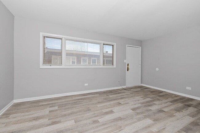 Photo - 7806-7812 S Troy