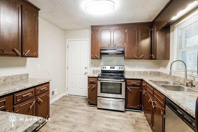 Photo - 212 Raintree Dr