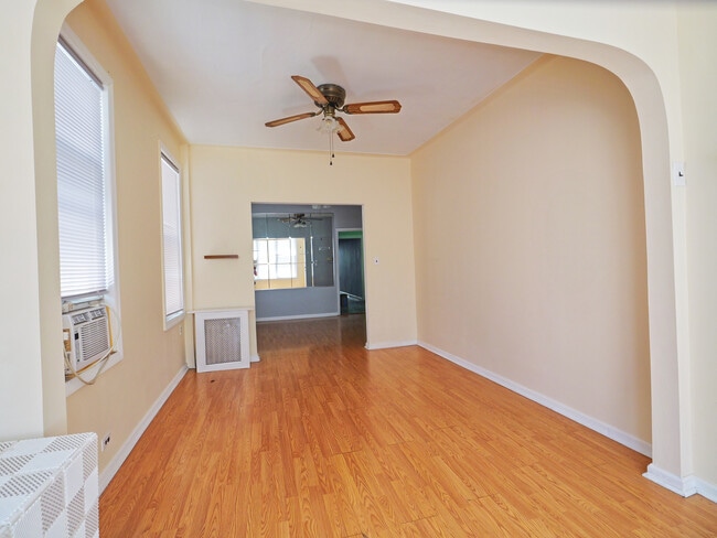 Photo - 307 Avenue W