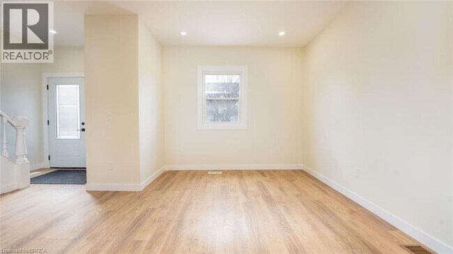 Photo - 57 Winniett St