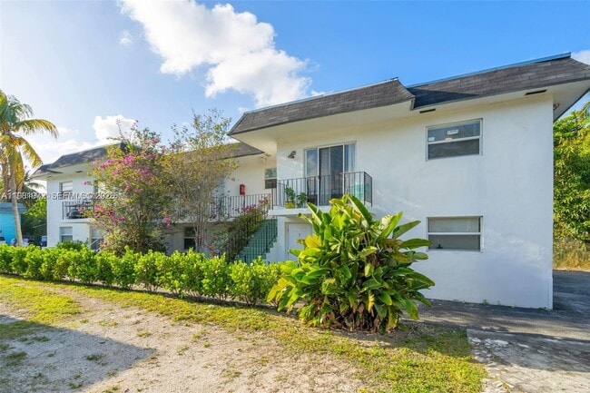 Photo - 8315 NE Miami Ct Unidad 3