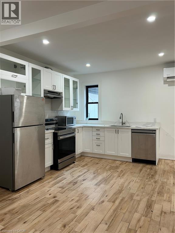 Photo - 13 Hess St S