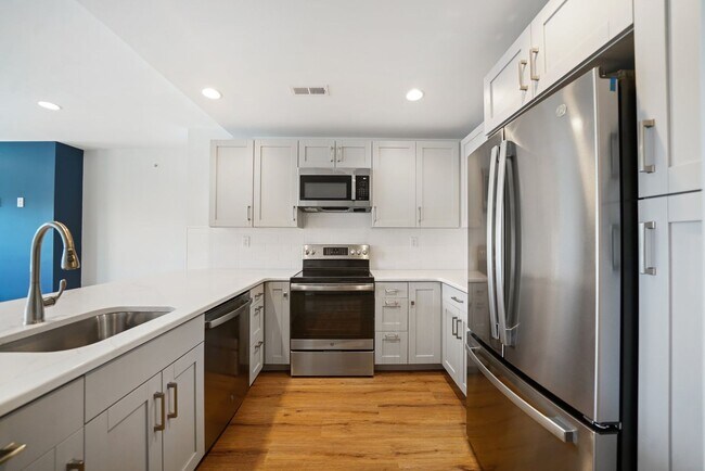 Photo - 5 N Walnut St Unit B