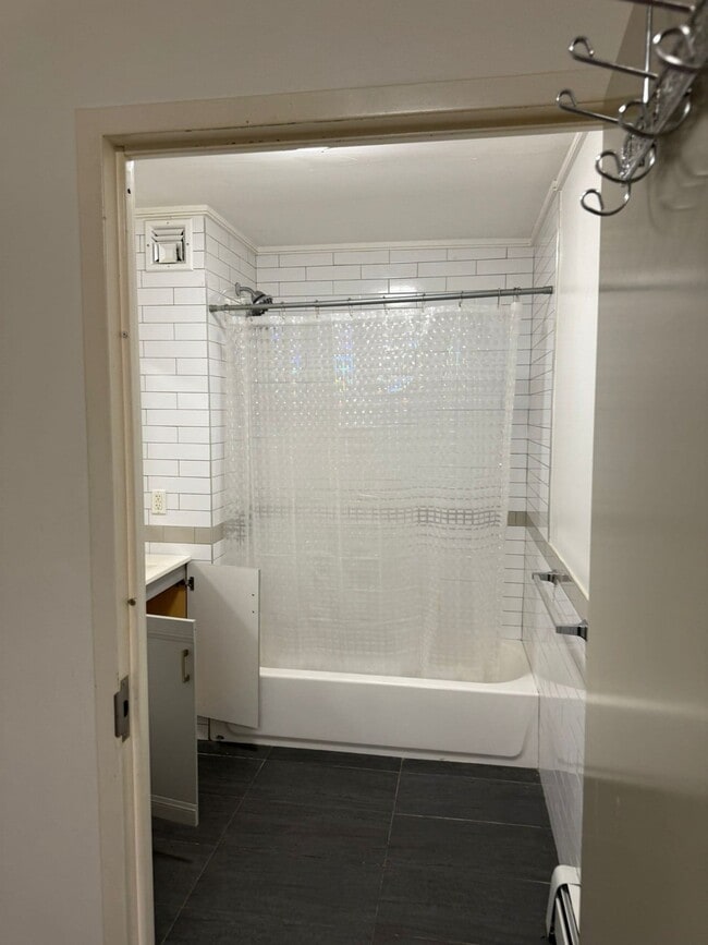 Photo - 2120 Daly Ave Unidad 4C