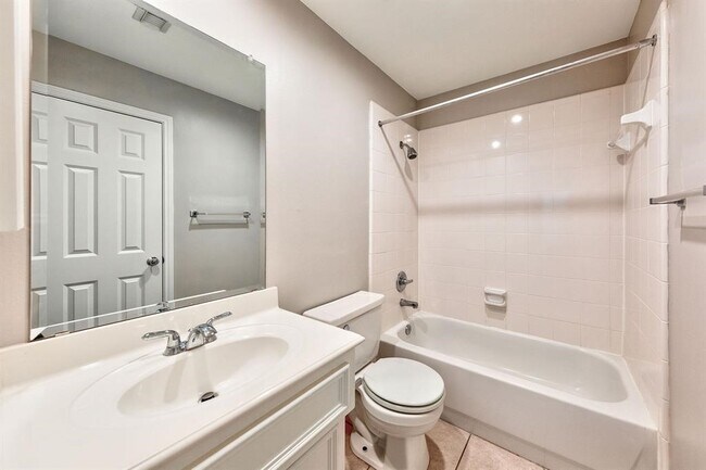 Photo - 1247 W 17th St