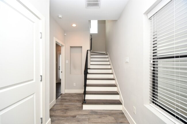 Photo - 1146 Wycliffe Dr