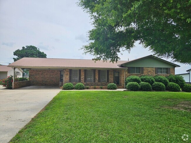 Building Photo - 3 Bedroom, 3 Bath Rental