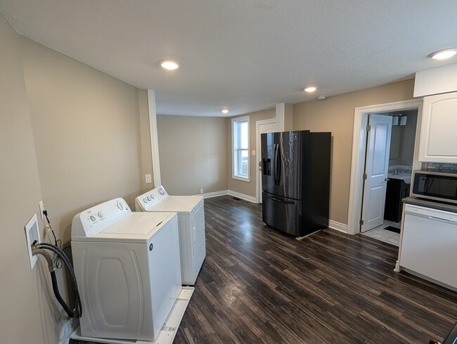 Washer/Dryer - 209 3rd St Unit 1