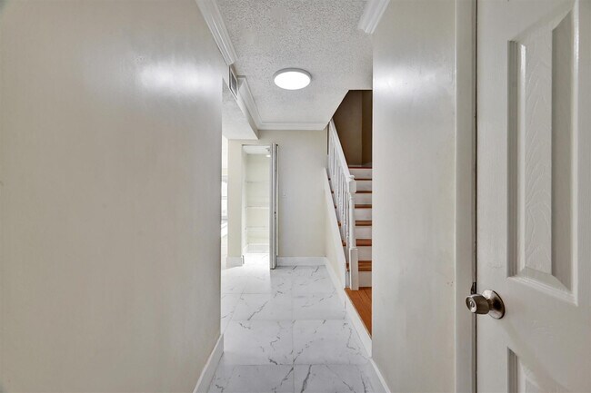 Photo - 3336 Quail Close