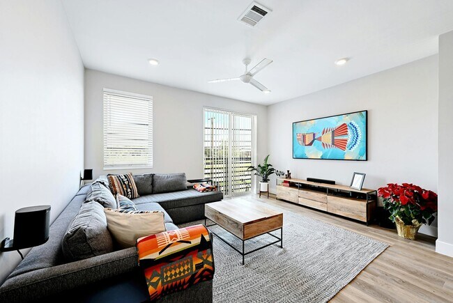 Photo - 2709 E 5th St Unit 1206