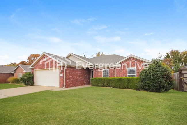 Photo - 409 E McCann Rd