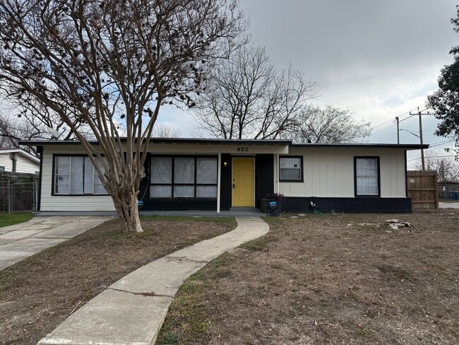 Building Photo - **50% Off First Month's Rent!** Renovated 4 Bedroom Home with Updated Floors & Modern Kitchen