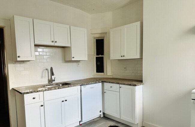 Building Photo - 38 Jefferson St Unit 1 Rental