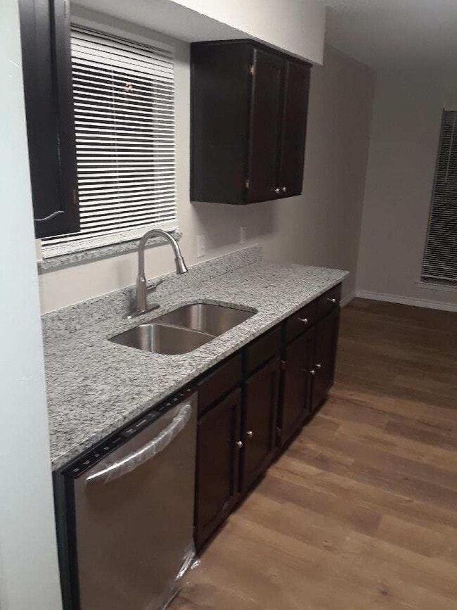 Building Photo - 2801 Woodmont tr Rental