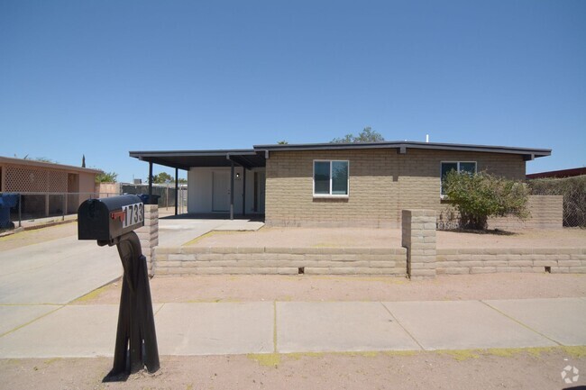 Building Photo - Remodeled 3 Bedroom 2 Bath House! South Tu...