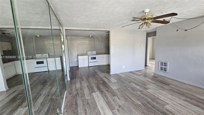 Photo - 374 NW 31st Ave