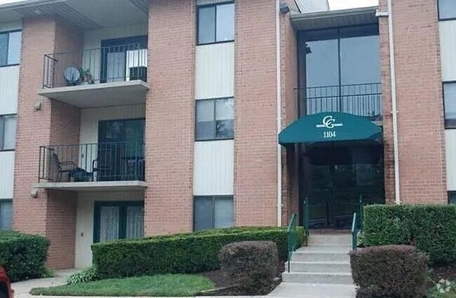 Building Photo - Bright and Spacious 2 bedroom Condo locate...