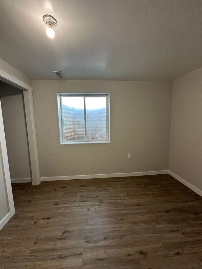 Building Photo - Charming home