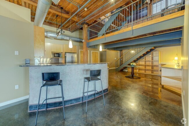 Building Photo - Huge Luxury 2 Story Condo with Private Roo... Unit 505