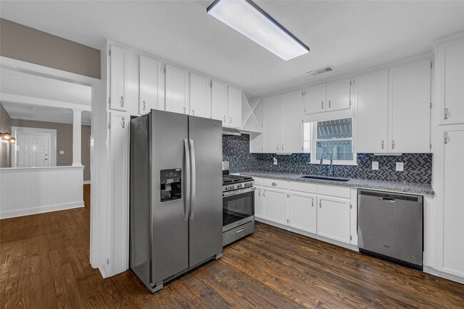 Photo - 4102 Ave N Ursuline St