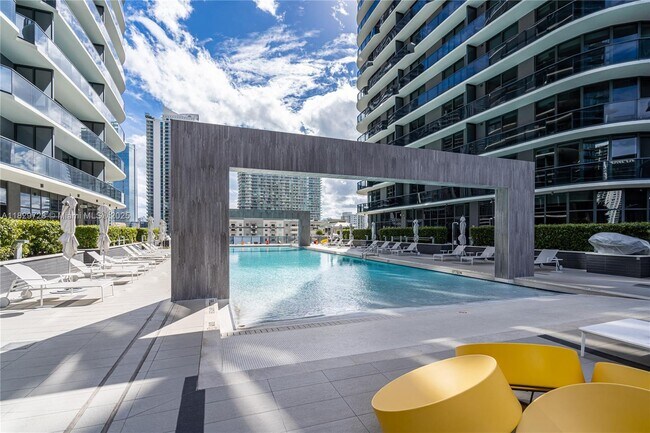 Photo - 45 SW 9th St Unidad 1706