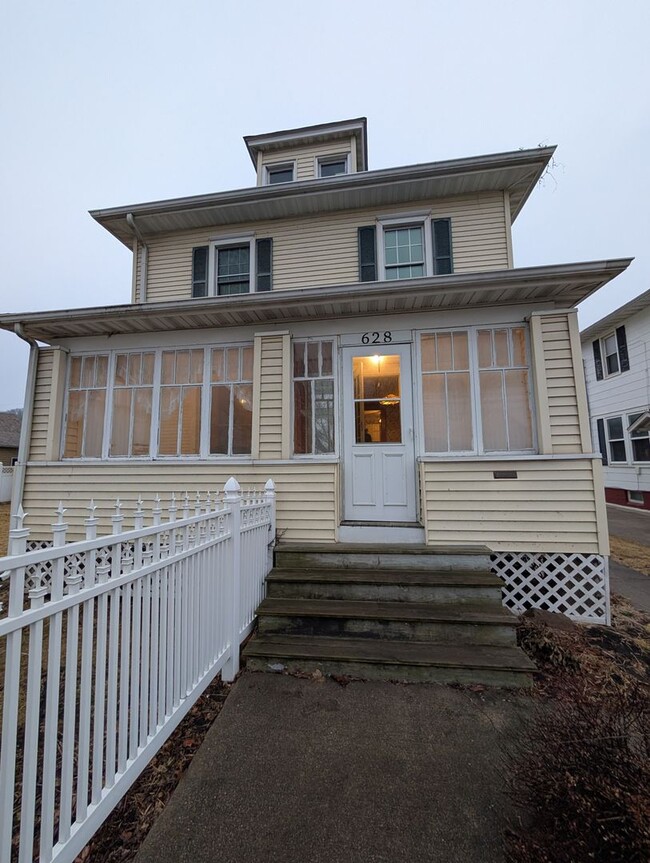 Photo - Spacious 3 Bedroom Home With Double Lot in East Moline!