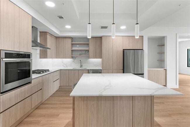 Building Photo - 2311 Westheimer Rd Unit 817 Rental