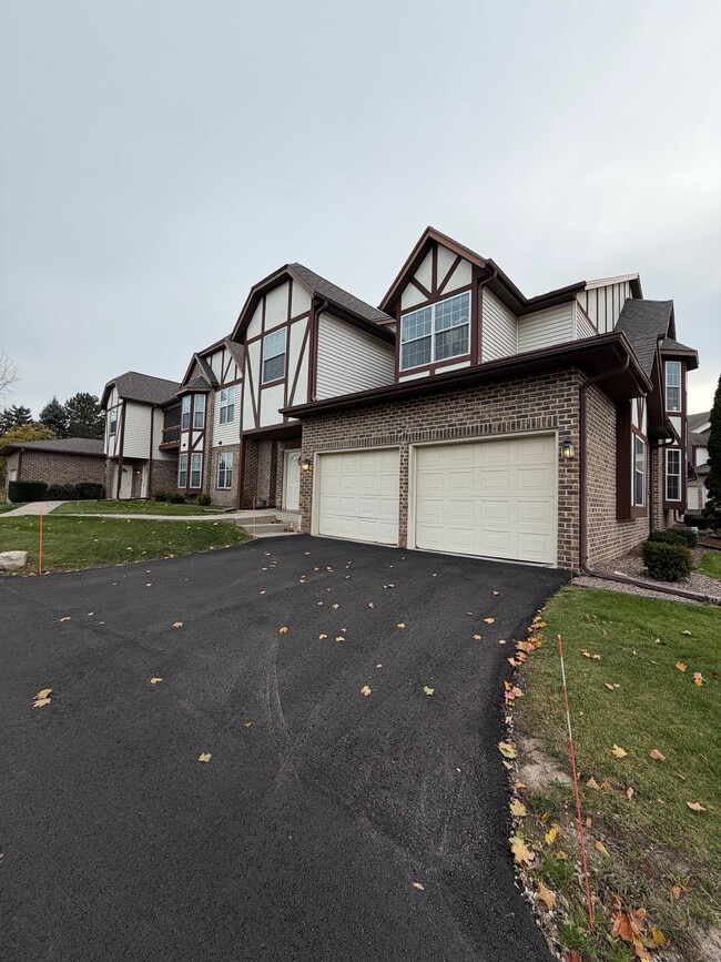 Photo - 1317-1332 Hillwood Blvd