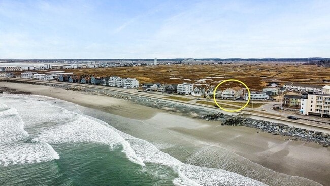 Building Photo - 611 Ocean Blvd Unit 3