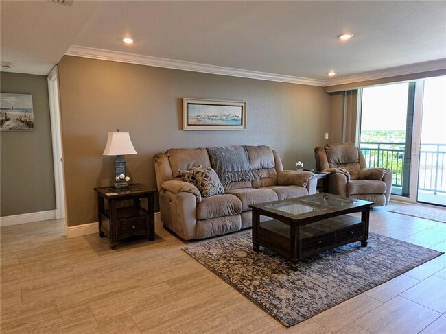 Photo - 1 Key Capri Unit 612W