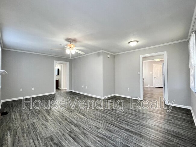 Photo - 1755 Dalton St