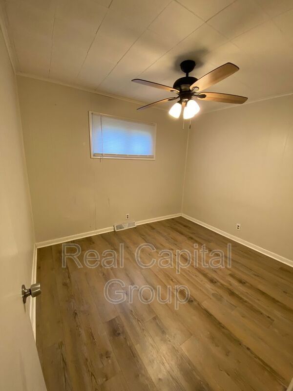 Photo - 305 Cable St Unit Apt 1 (Lower)