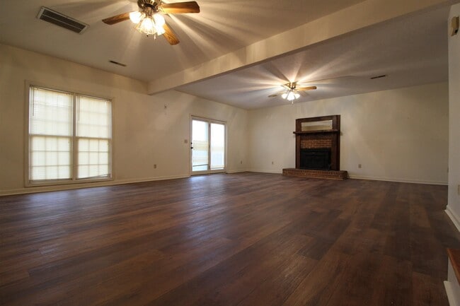 Photo - 228 Sunset Dr SE