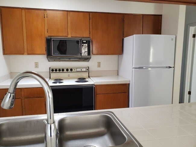 Building Photo - 3 Bedroom Condo in Gated Community Unit 266